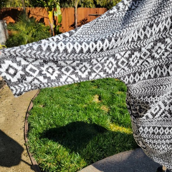 New MD Aztec Print Open Front Dolman Sleeve Cardigan - Picture 3 of 10